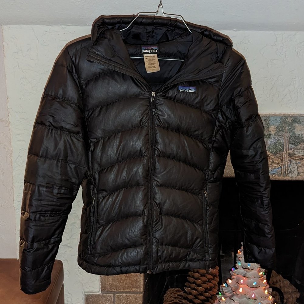 Patagonia Women's black puffy jacket